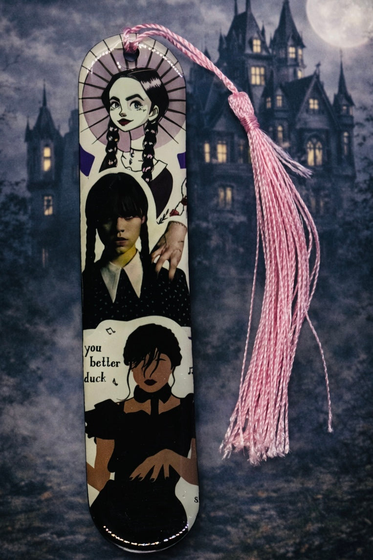 Marque-page Mercredi – Univers sombre et mystérieux