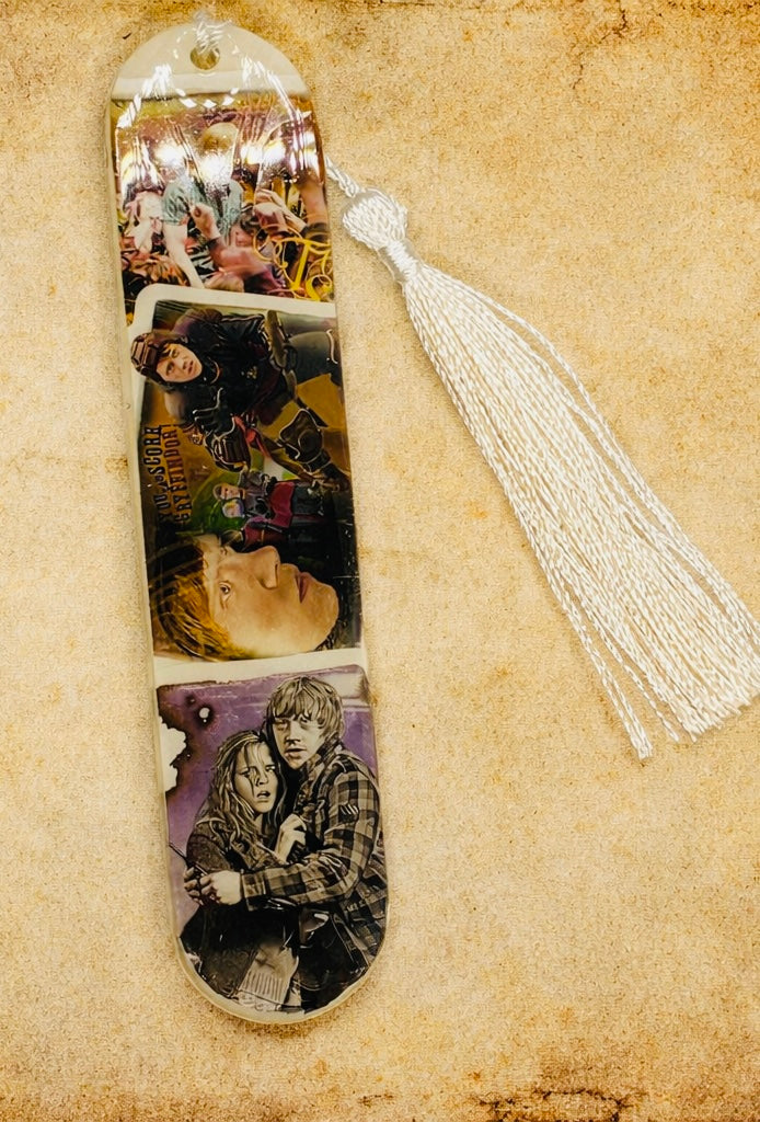 Marque-page illustré Harry Potter – Univers magique avec pompon